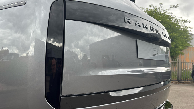 Land Rover Range Rover 3.0 P460e Edition 4dr Auto Estate - Image 19